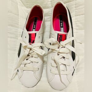 PUMA SAFARI LOGO LEATHER SNEAKERS SIZE US 8.5/ EU 39/ UK 6 IN BLACK/ WHITE